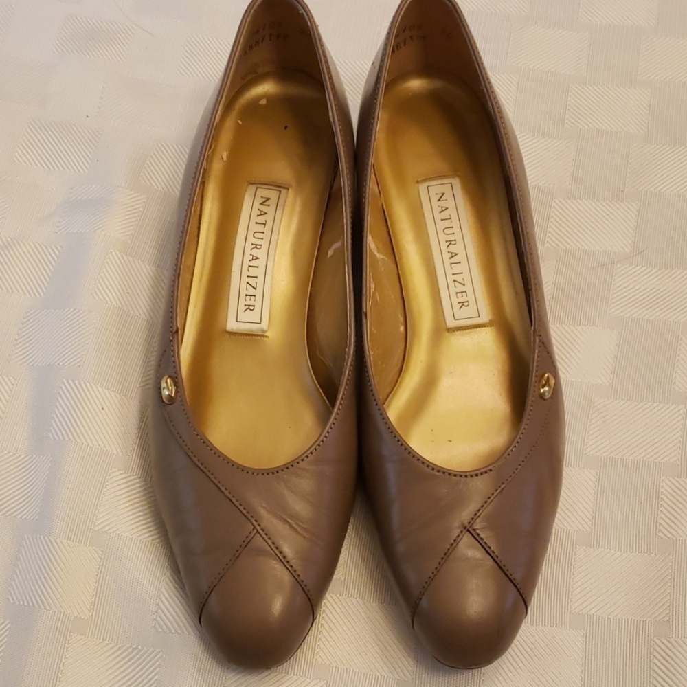 NATURALIZER Taupe 1" Flats Dressy GUC